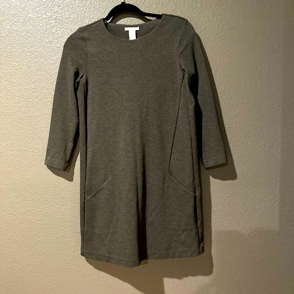 XS H&M knee length two pocket full sleeve dress perfect to wear with boots